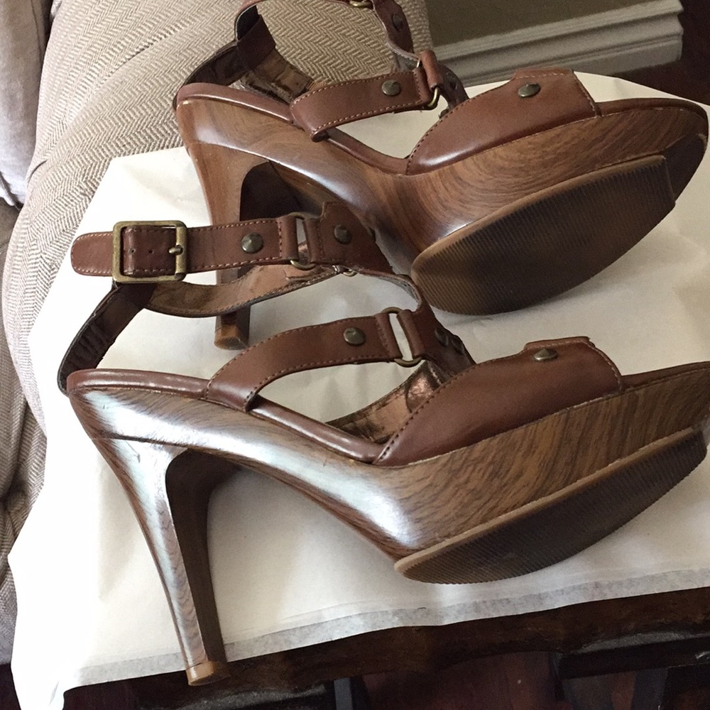 - Fabulosity women brown heels size 9